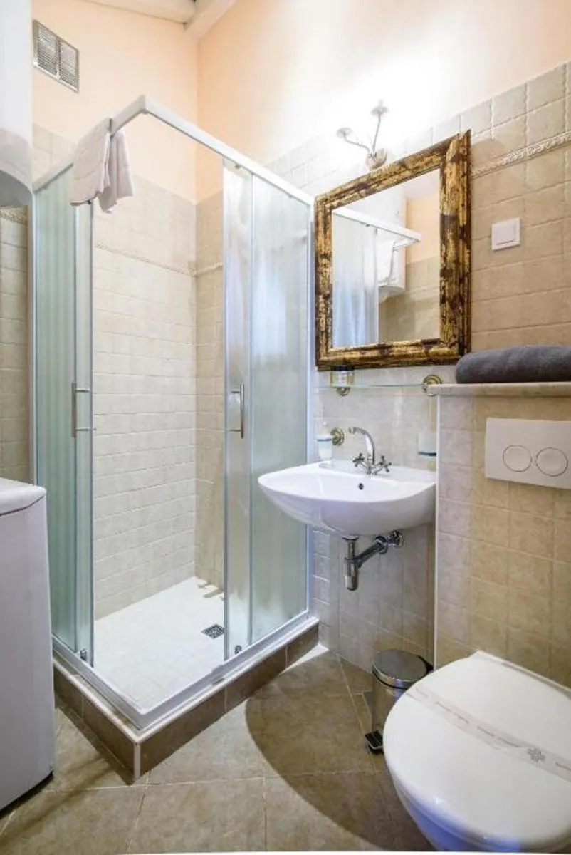 Image 4 of Amoret Apartments