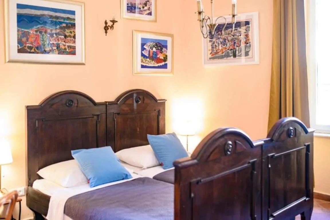 Image of Amoret Apartments