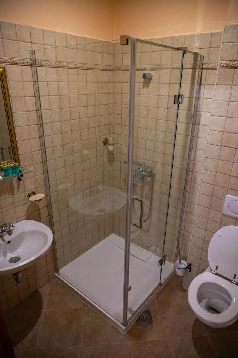 Image 6 of Amoret Apartments
