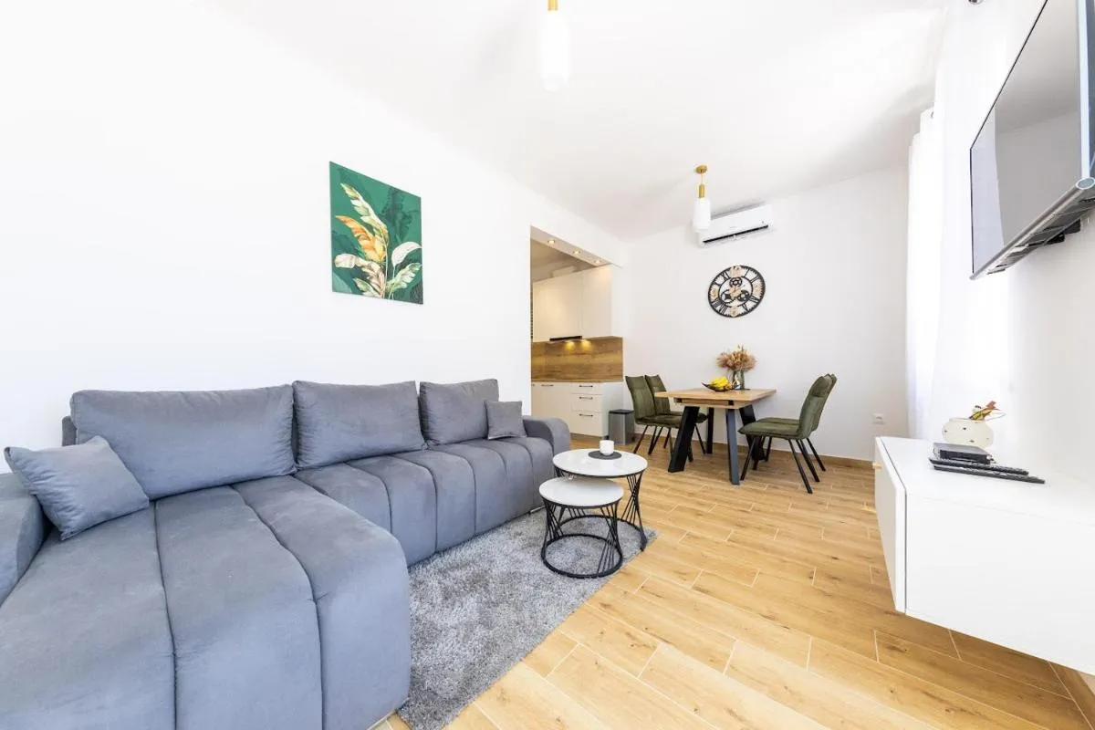 Image 4 of Apartment M