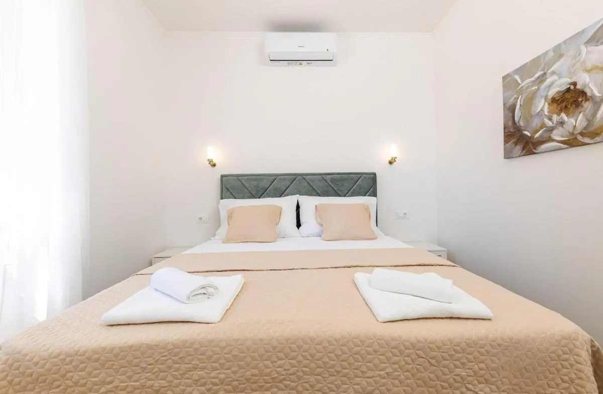 Image 6 of Apartment M
