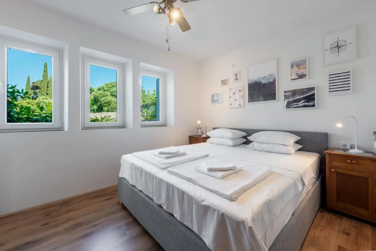 Image 1 of Apartment Near Old Town, FREE PARKING & Huge Garden
