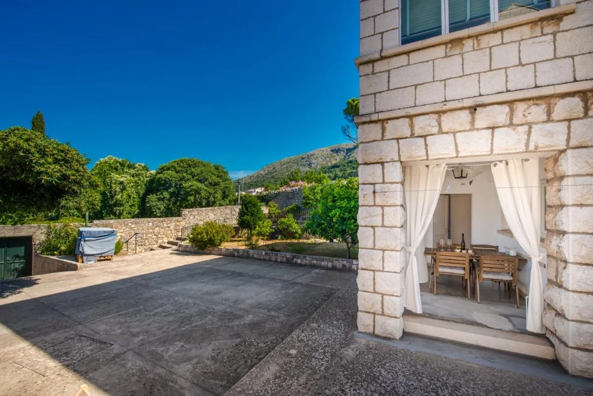 Image 5 of Apartment Near Old Town, FREE PARKING & Huge Garden
