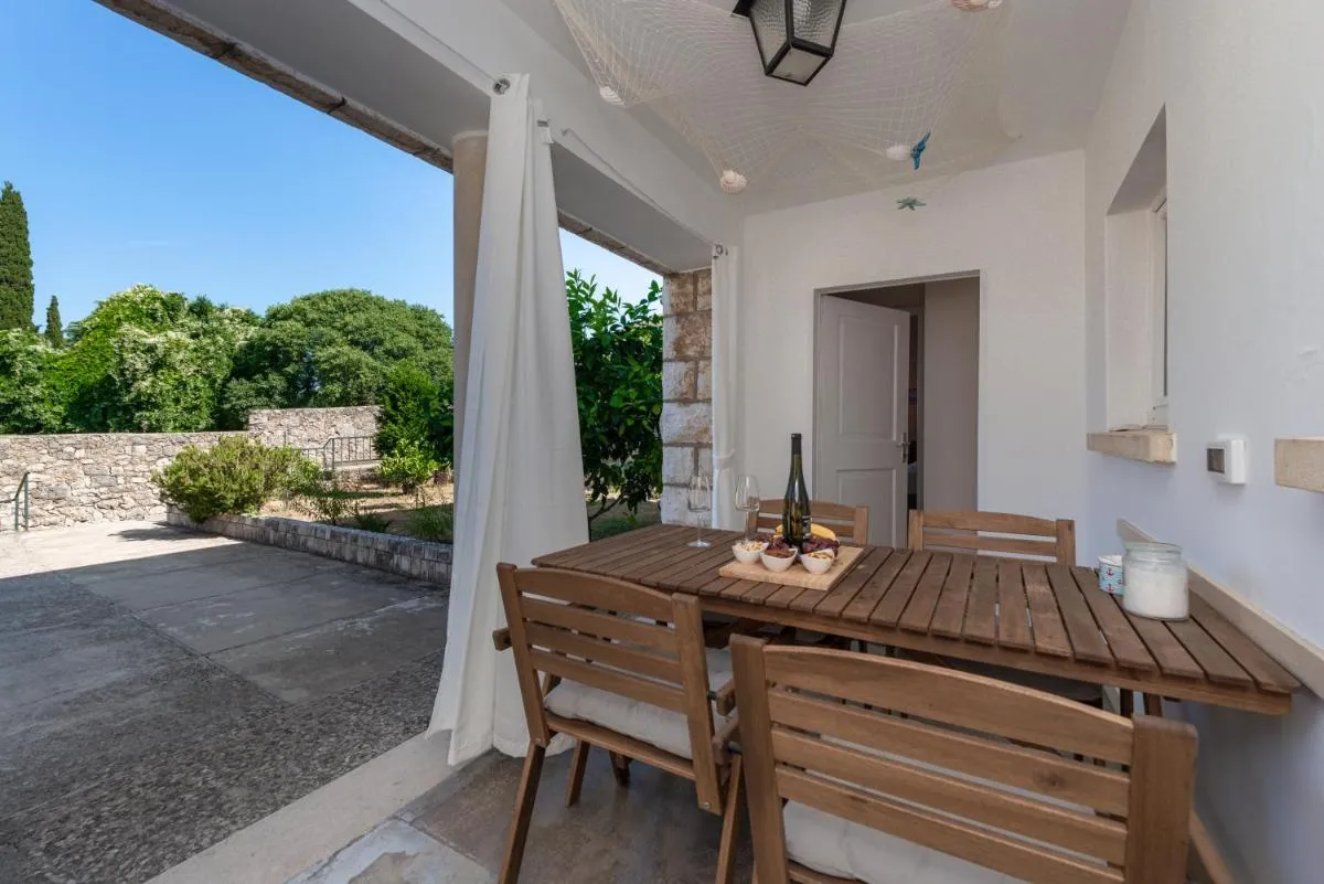 Image 3 of Apartment Near Old Town, FREE PARKING & Huge Garden