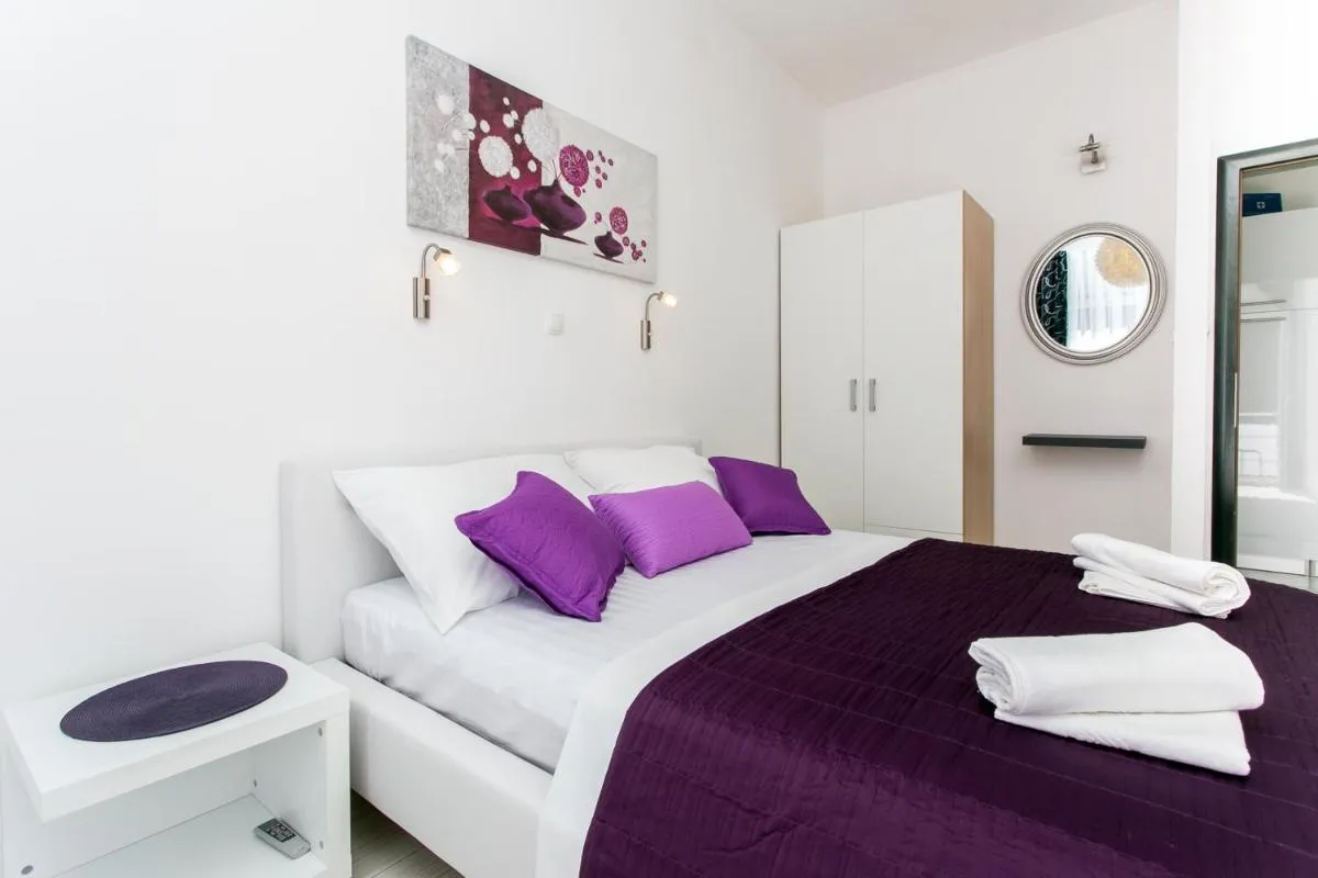 Image 6 of Apartment Purple Magic