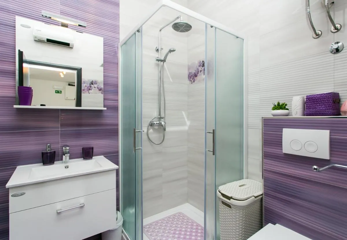 Image 2 of Apartment Purple Magic
