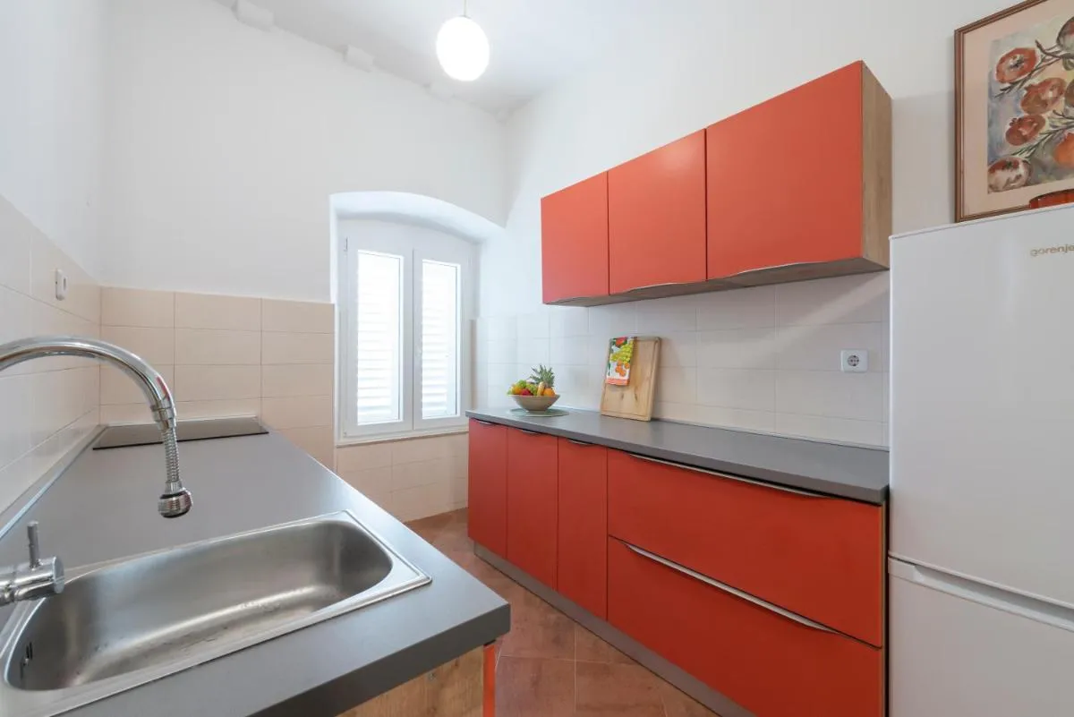 Image 2 of Apartment Two Oranges