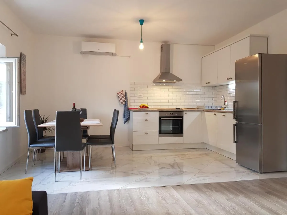 Image 3 of Apartment Voyager