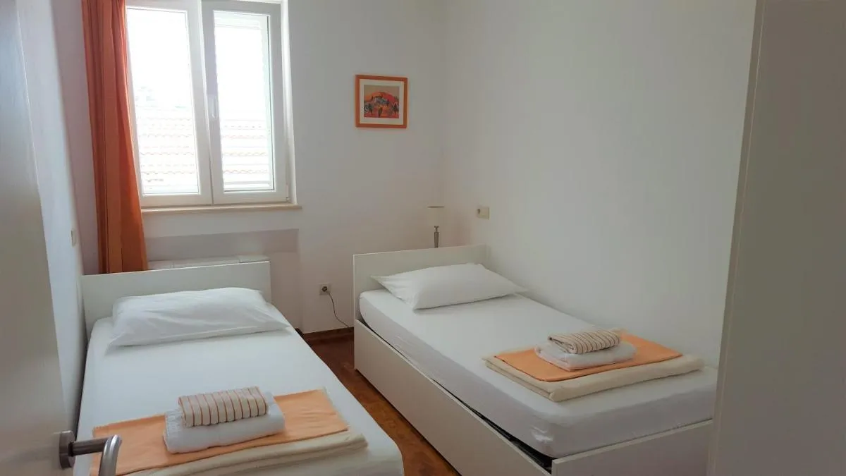 Image 3 of Apartments Laus