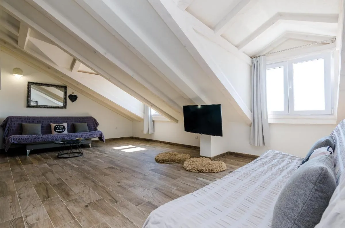 Image 3 of Apartments Life