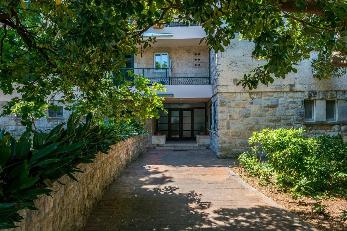 Image 5 of Avenue Apartment
