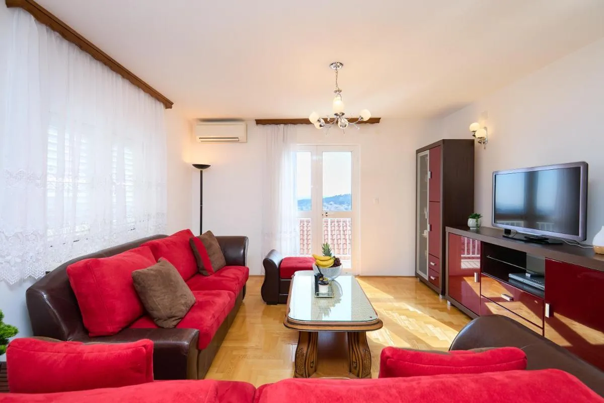 Image 5 of Bellevue Duplex Apartment