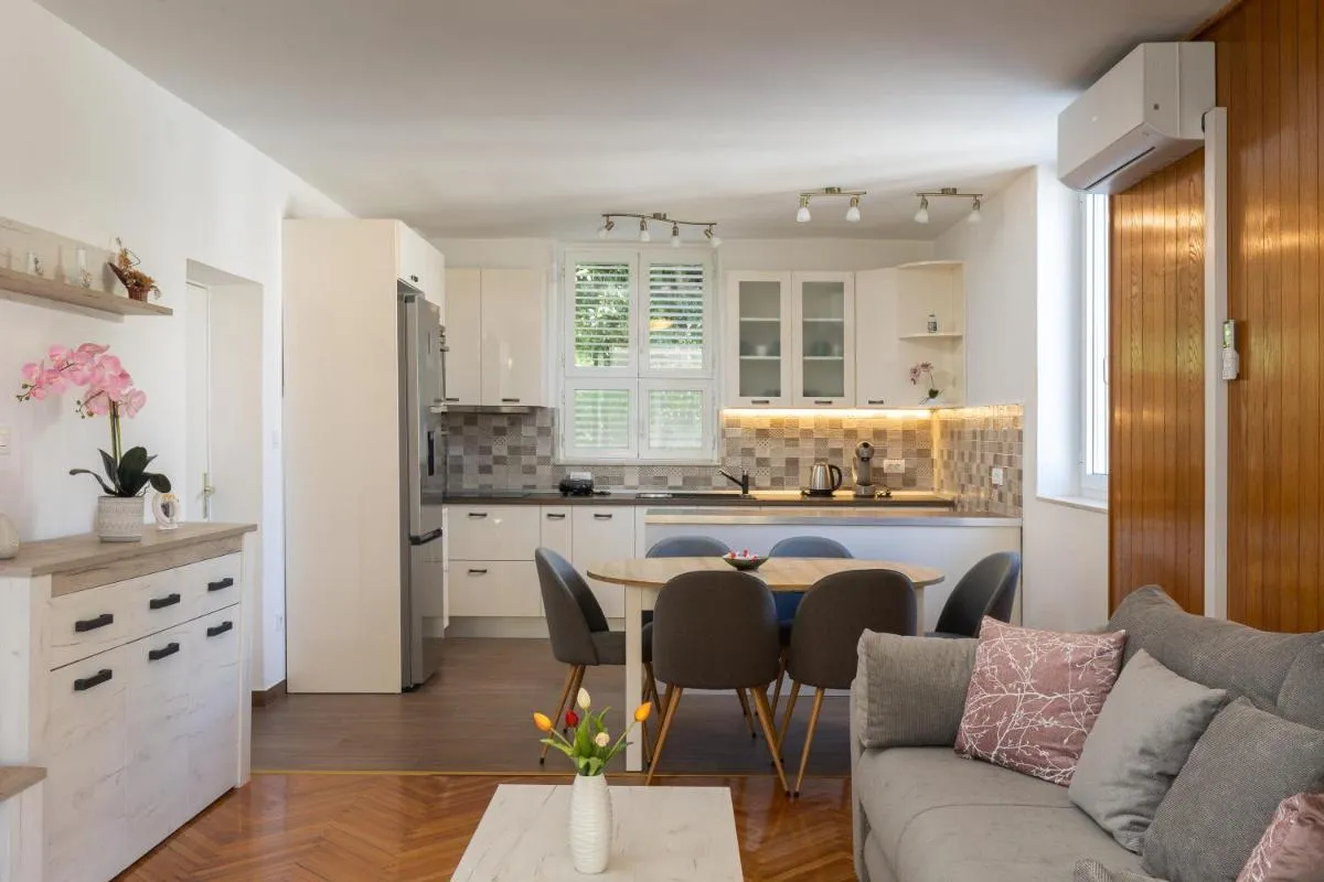 Image 3 of Bliss Apartment near Bellevue beach