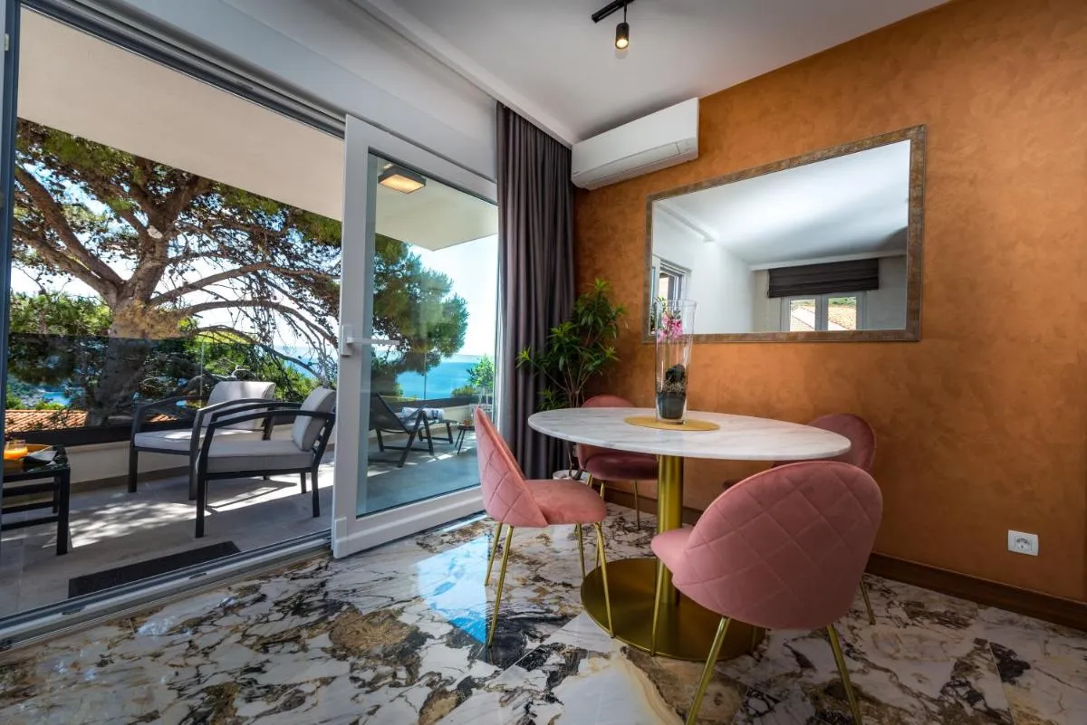 Image 3 of Deluxe Apartment Marangun