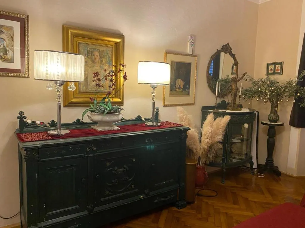 Image of Large Three Bedroom, Center of Old Town