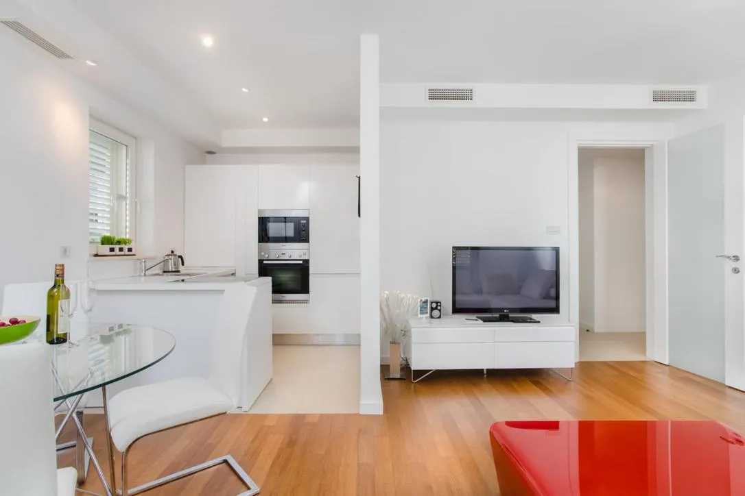 Image 3 of Luxury Apartment at the Beach