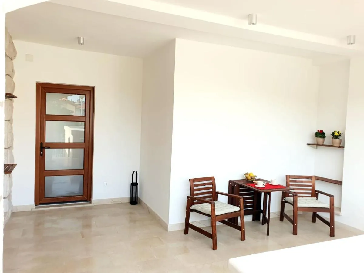 Image 3 of Luxury Studio Apollo