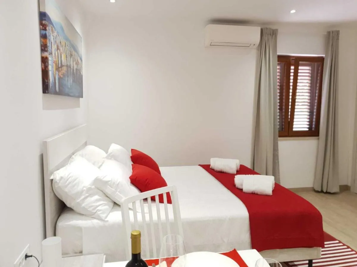 Image 6 of Luxury Studio Apollo