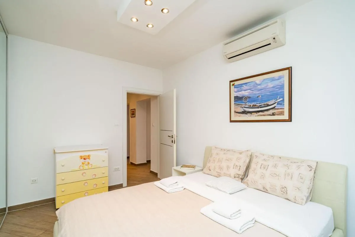 Image 5 of SPACIOUS TWO BEDROOM APARTMENT