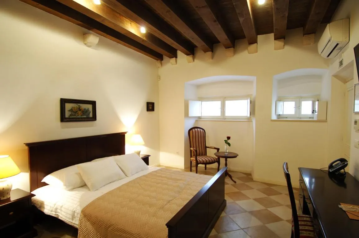 Image of SUNce Palace Apartments with free offsite parking