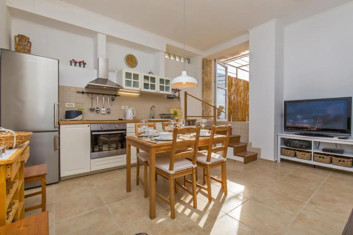 Image 2 of Sea View Apartment Beatrice by Irundo
