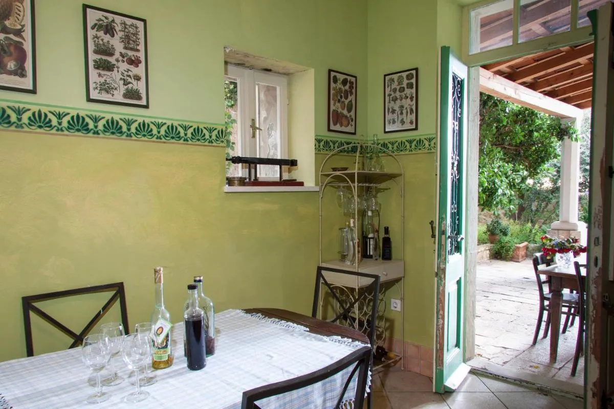 Image 3 of Secret Garden Apartment by Irundo