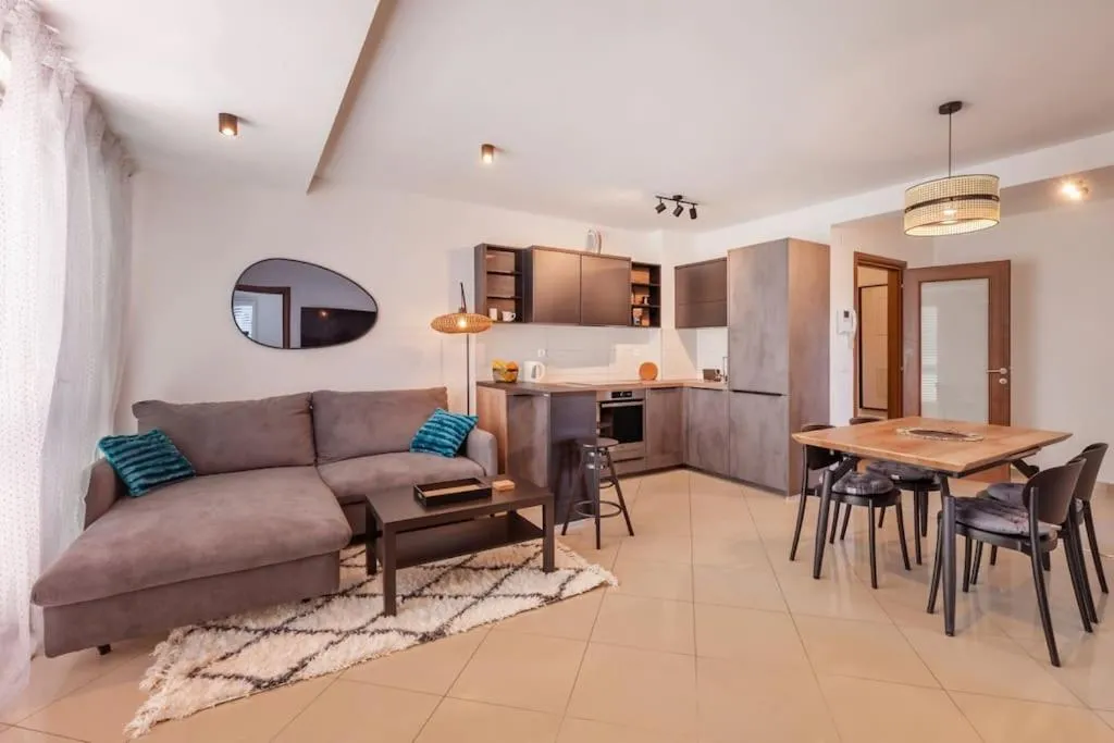 Image 2 of Stylish two bedroom apartment&garage parking place