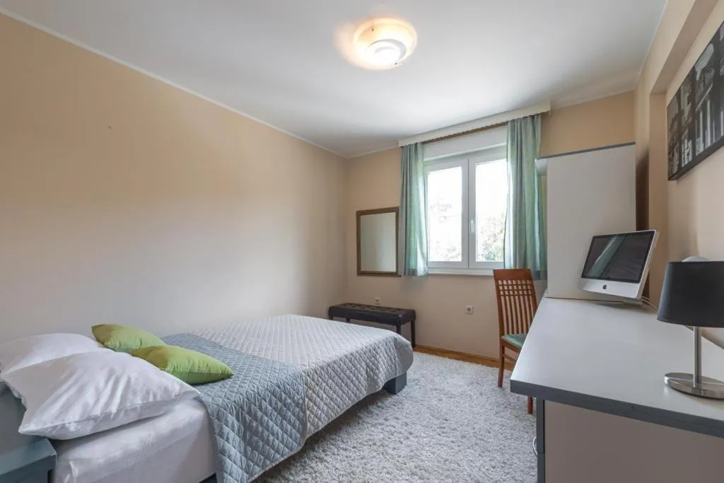 Image 1 of Sunny apartment Lapad