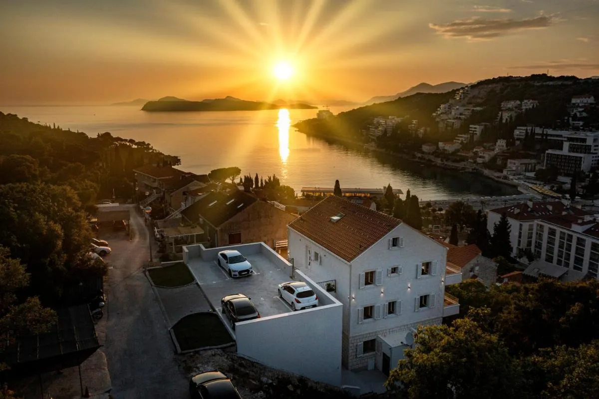 Image 2 of Sunset Premium Residence IV
