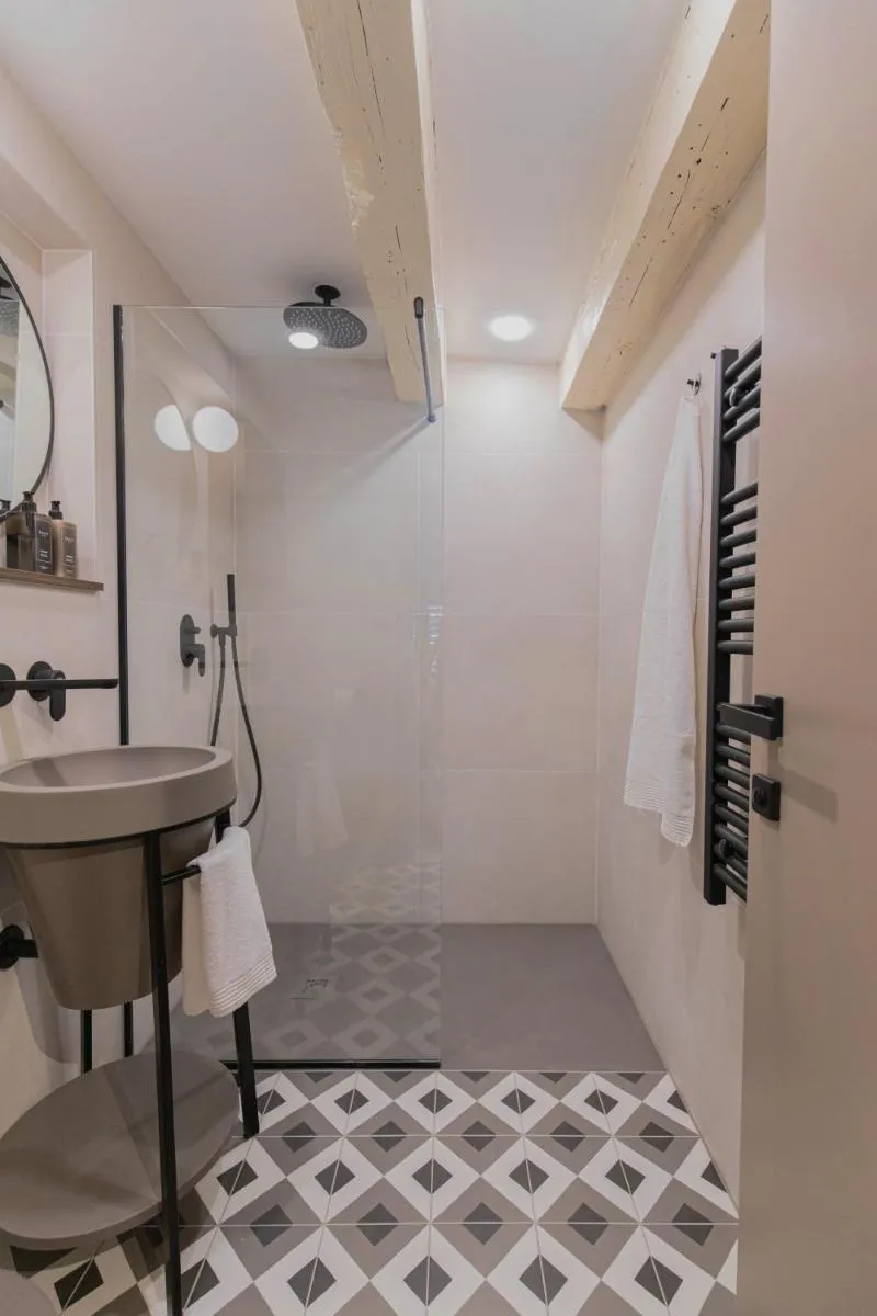 Image 3 of Velut Home Boket