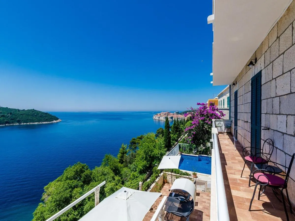 Image 2 of Villa Adrian
