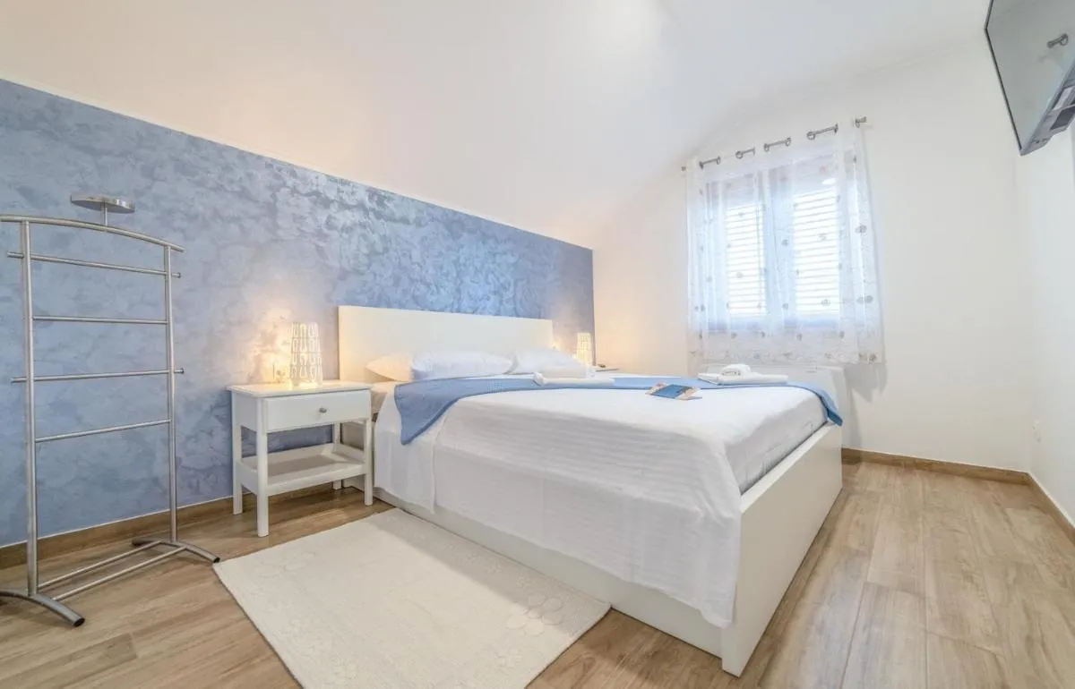 Image 1 of Villa Nave Apartments