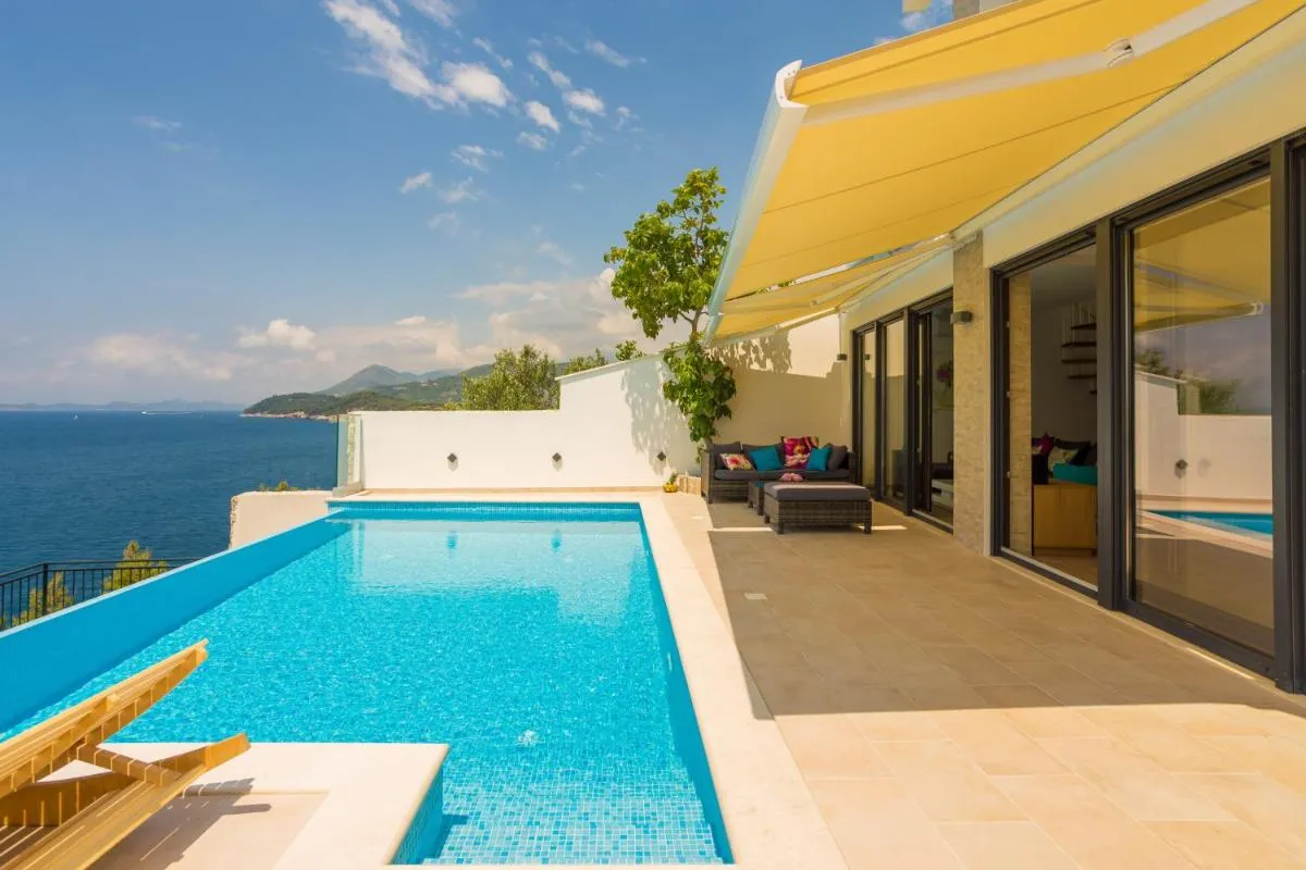Image 3 of Villa VI