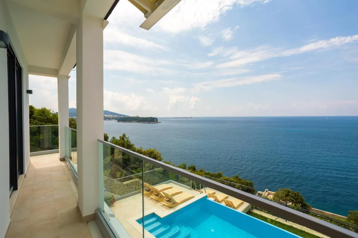 Image 6 of Villa VI