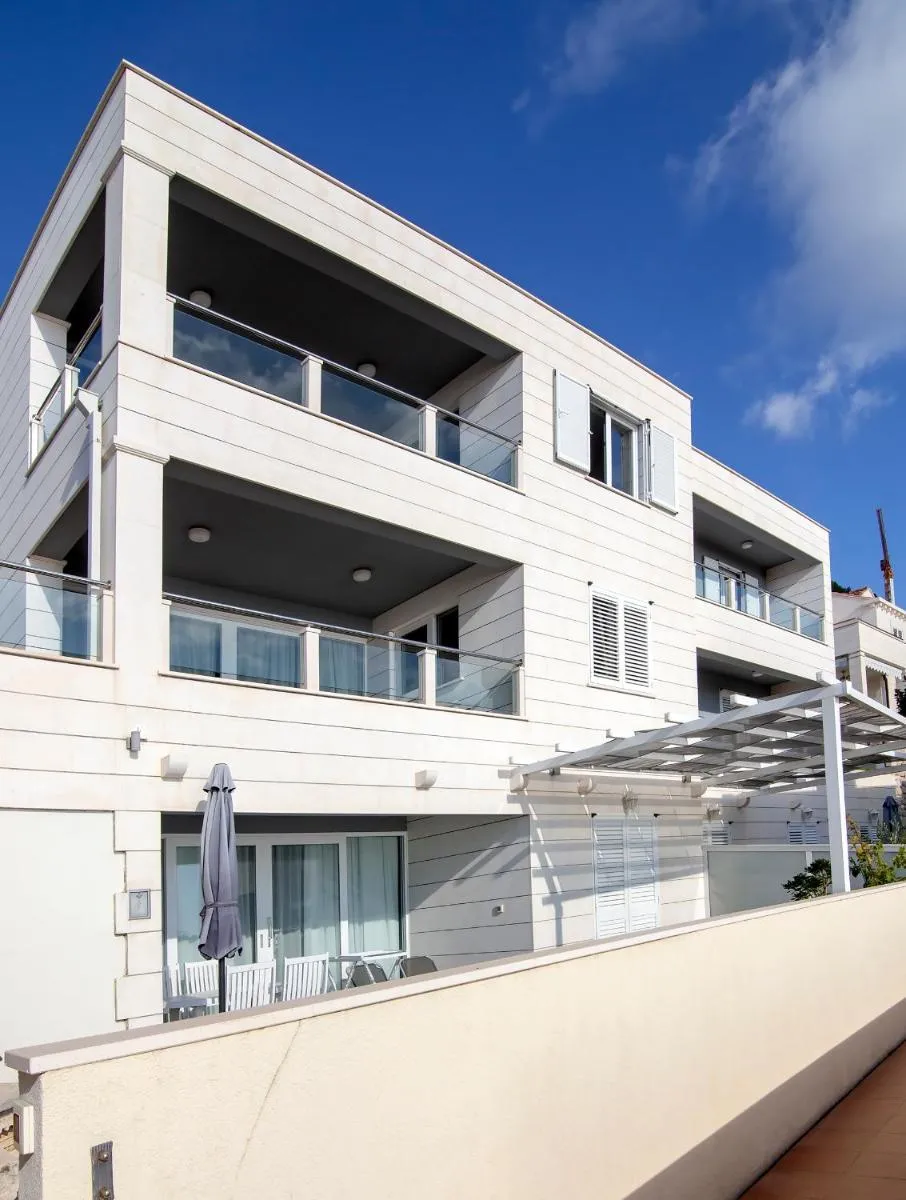 Image 5 of 87 Stairs Apartments