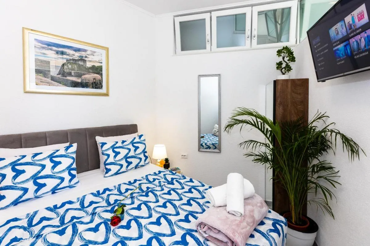 Image 1 of Apartment By the Way Hot Tub and Free Parking