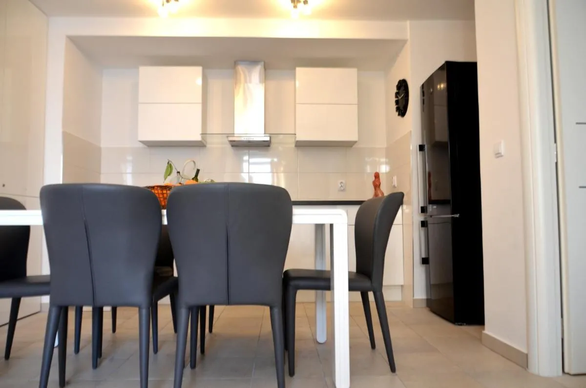 Image 3 of Apartment Chic Ploce