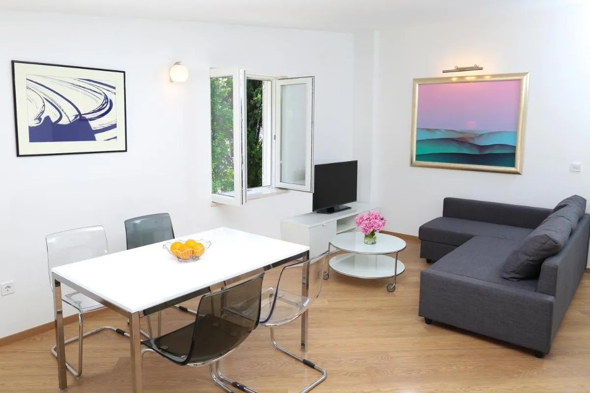 Image 3 of Apartment Dee Dee