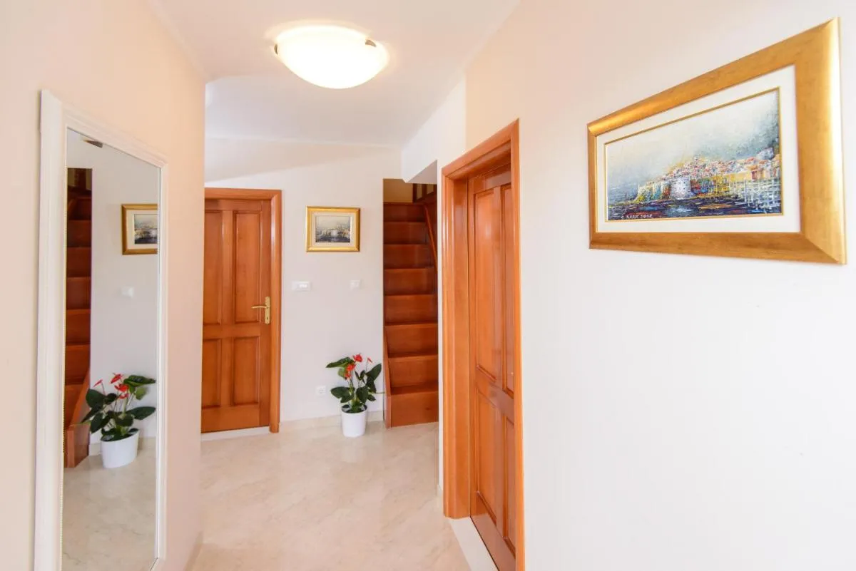 Image 2 of Apartment Denis