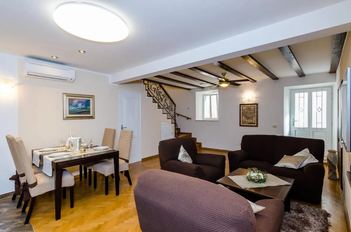 Image 1 of Apartment Maru Prestige