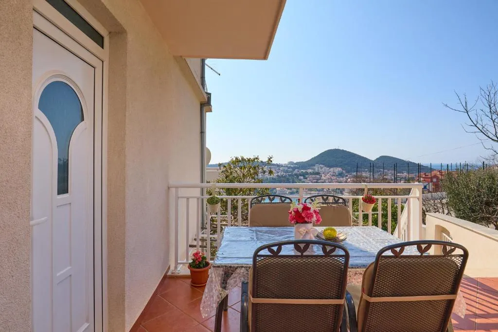 Image of Apartment Piano