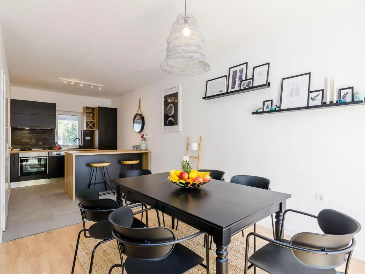 Image 2 of Apartment Sea Shell – Triplex Three-Bedroom Apartment with Terrace