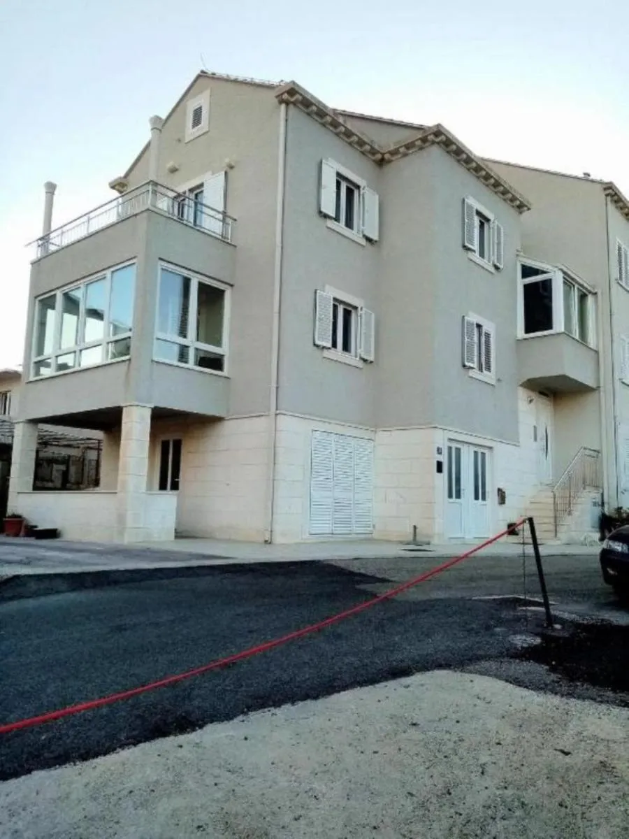 Image 3 of Apartments Mira