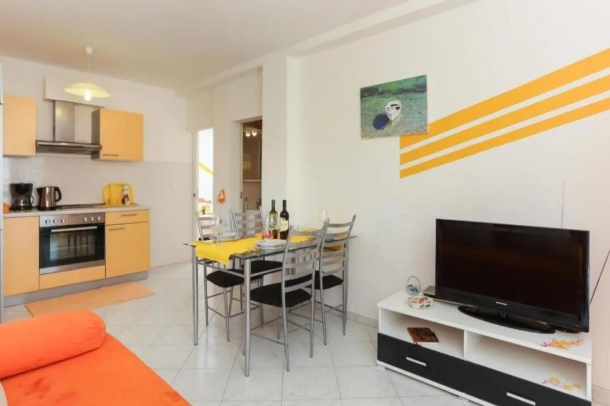 Image 2 of Apartments Mira