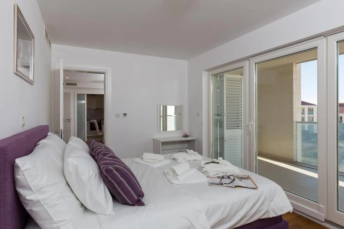 Image 2 of Apartments Nav