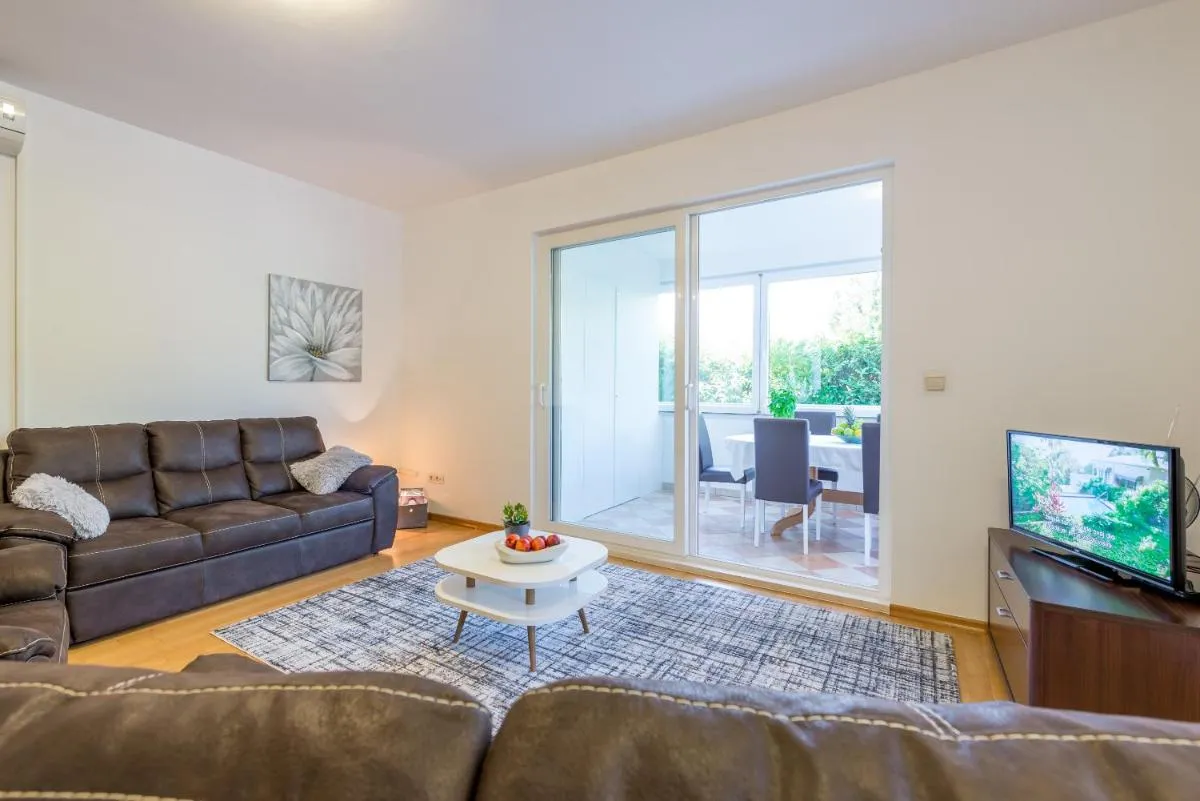 Image 5 of Apartment with terrace and mini pool Green Gold