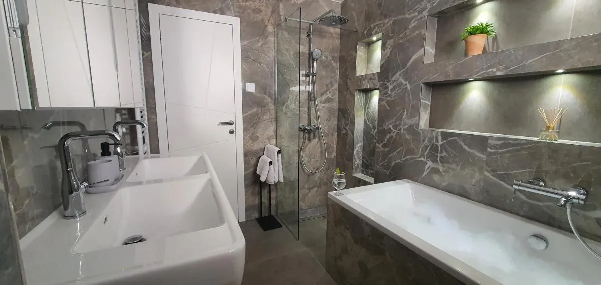 Image 2 of Aquamarine Deluxe Apartment
