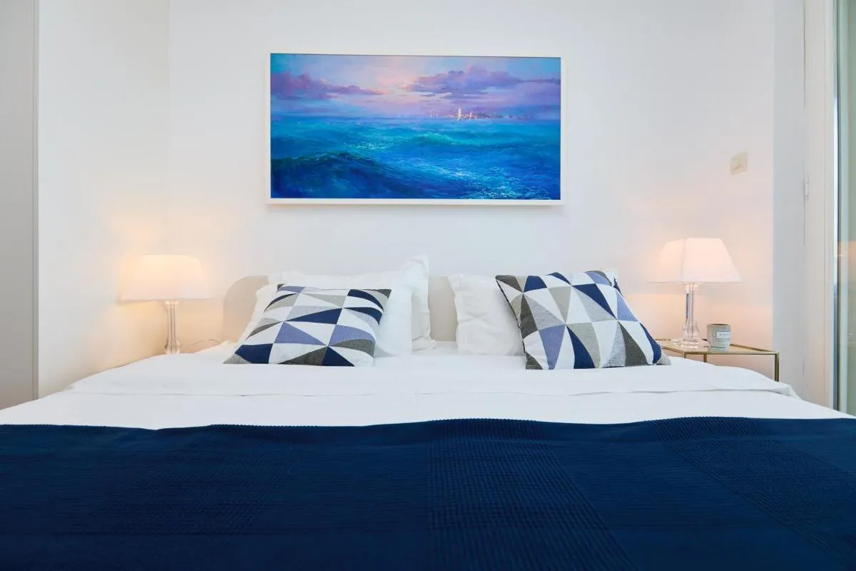 Image 5 of Beachfront Luxury Complex 2BD Sunset Apartment