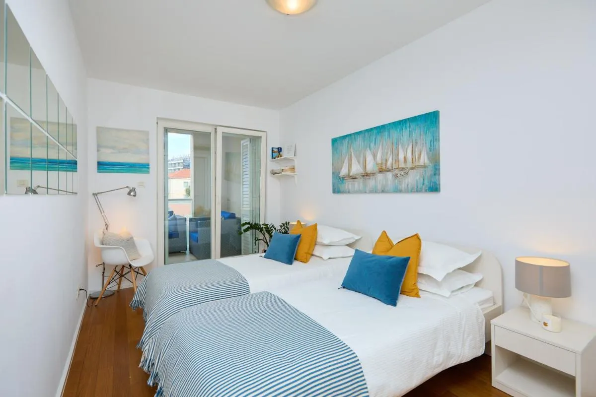 Image 3 of Beachfront Luxury Complex 2BD Sunset Apartment