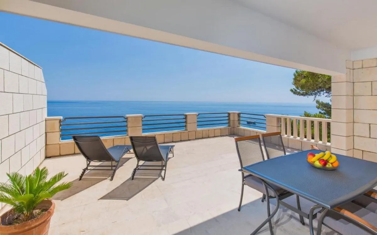 Image 1 of Big Blue Apartments